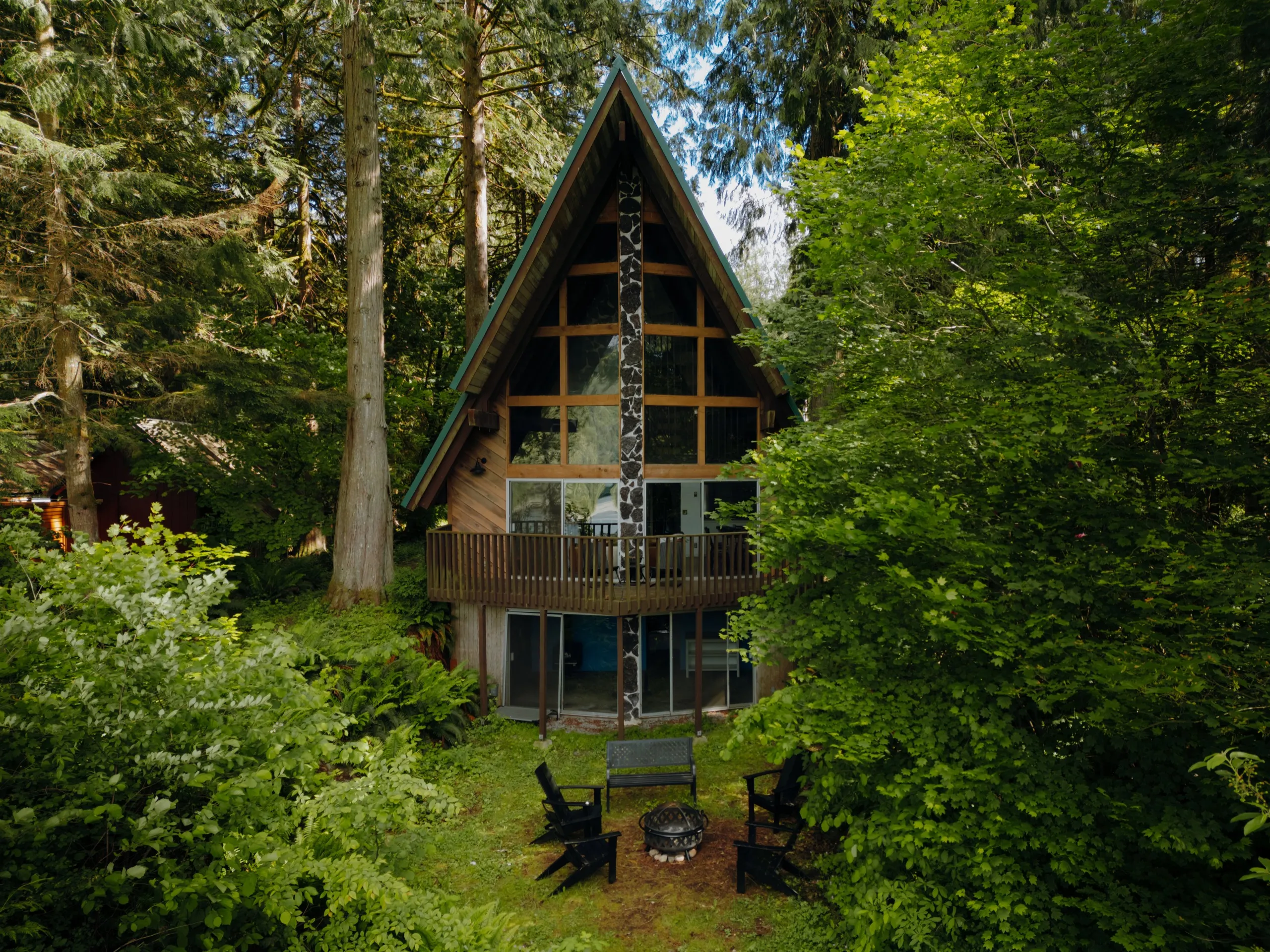 Backyard & river photo 7