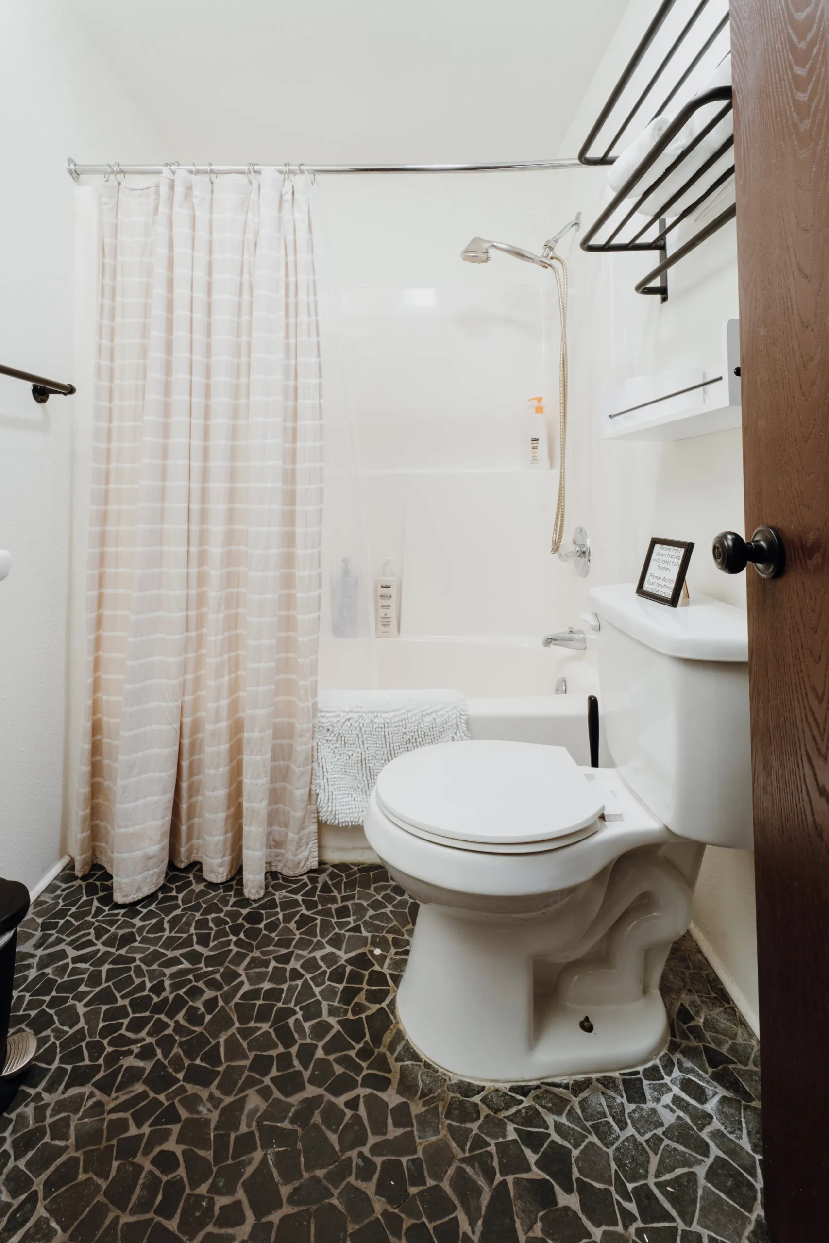 Full bathroom 1 photo 2