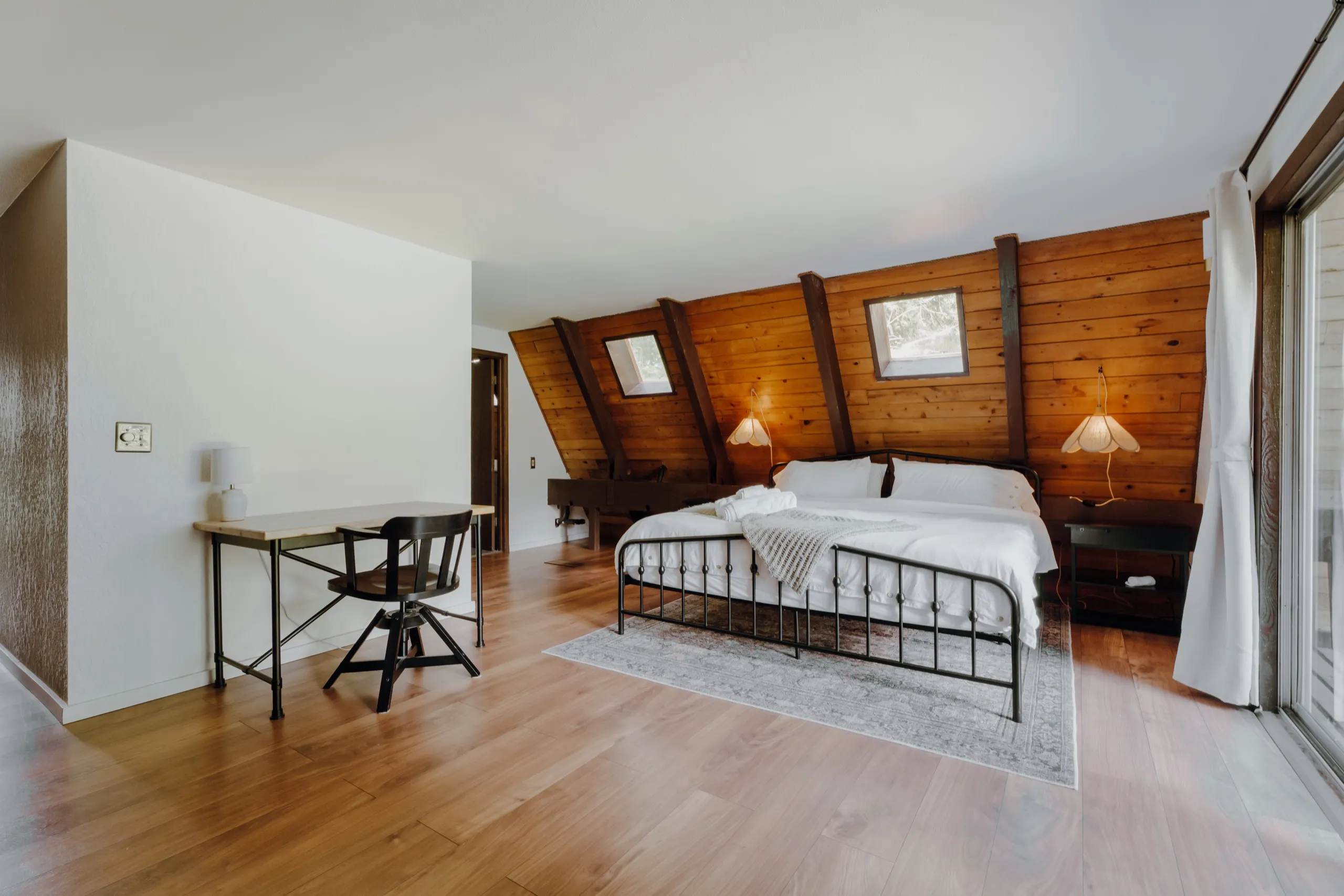 Upstairs king suite photo 2